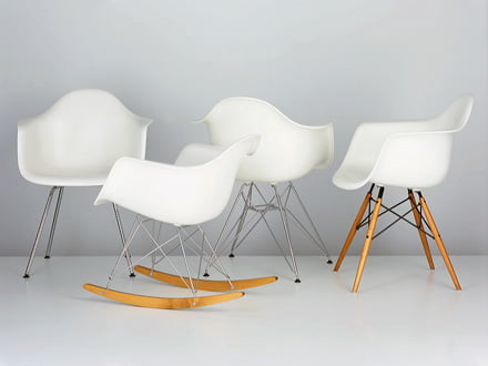 Les Eames Plastic Chairs par Vitra offrent confort d’assise avec un apparence exceptionnelle