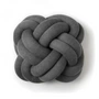 Design House Stockholm - Knot Coussin, gris foncé