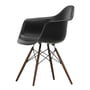 Vitra - Fauteuil en plastique Eames DAW, érable foncé / noir foncé (feutre basique foncé)