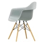 Vitra - Fauteuil en plastique Eames DAW, érable jaunâtre / gris clair (feutre glider blanc)