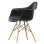 Vitra - Fauteuil en plastique Eames DAW, érable jaunâtre / noir foncé (feutre glider blanc)