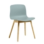 HAY - About A Chair AAC 12 , chêne laqué / dusty blue 2. 0 (patins en plastique)