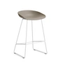 HAY - About A Stool AAS 38 Tabouret de bar H 76, blanc / kaki 2. 0 (patins en feutre)
