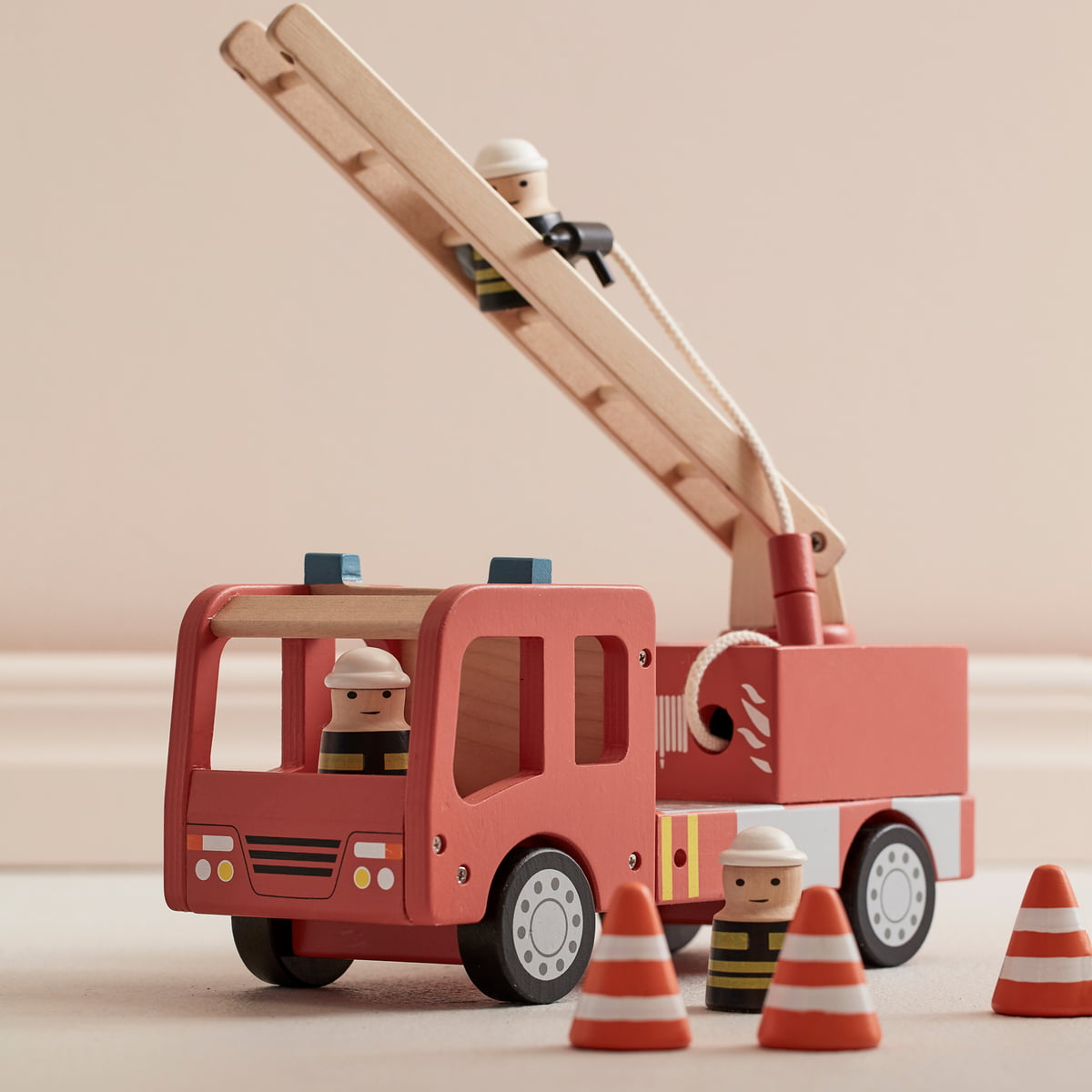 Camion de pompiers en bois - Aiden l Kids concept - Judy The Fox