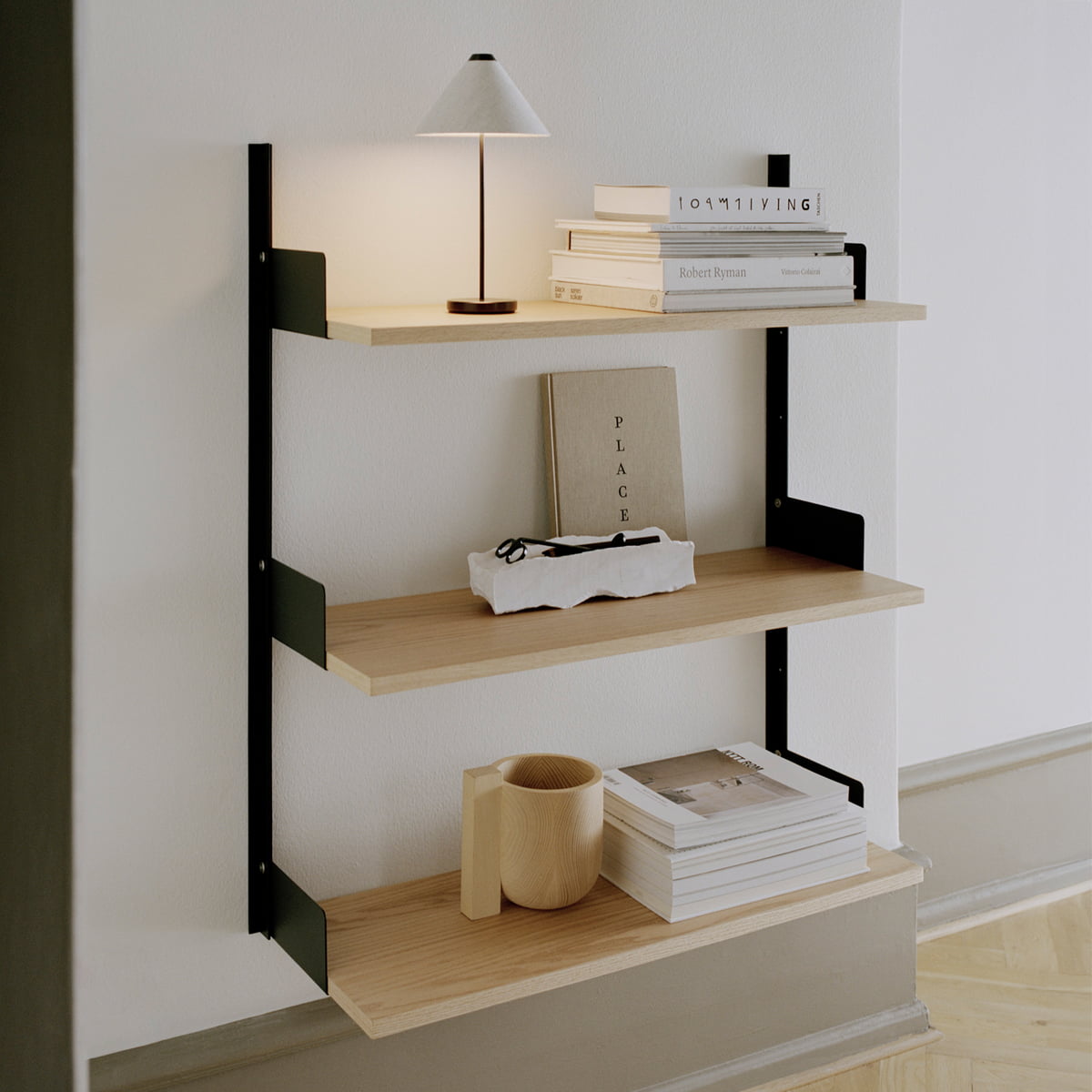 New Works - Étagère murale 900, chêne / noir