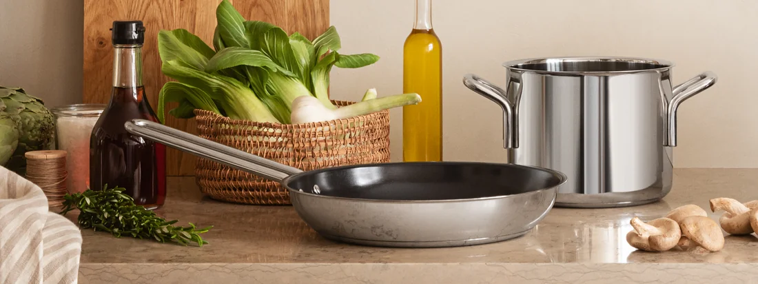 Steel Line convainc par l'aspect élégant et l'optimisation qualitative des classiques de Eva Trio . Que ce soit individuellement ou sous forme de set, le design de 1977 attire le regard dans toutes les cuisines.