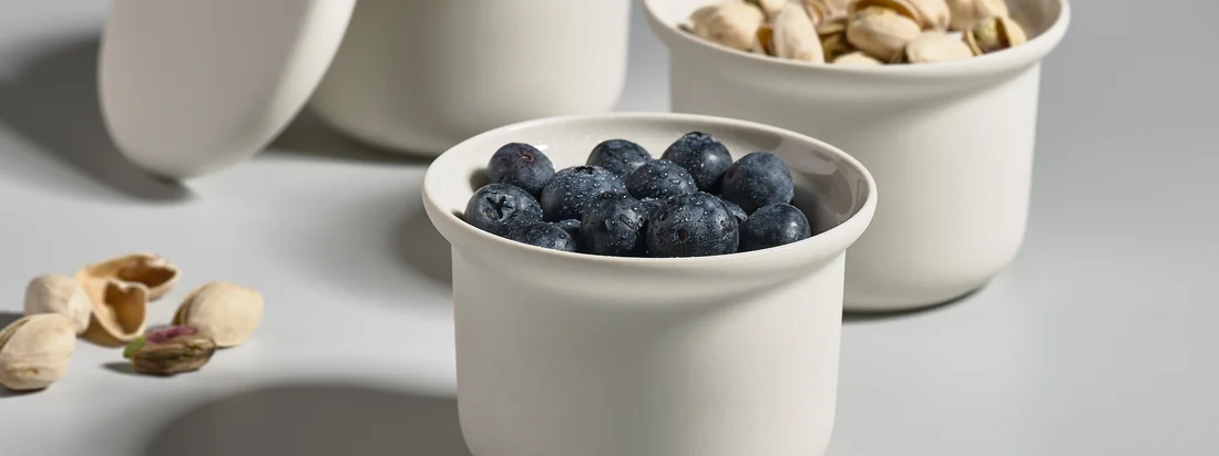 Inspiré par le calme, l'équilibre et la sensualité de la culture scandinave du bain et du sauna, le designer Tilde Nygaard a créé la série Inu pour Zone Danemark. Pour elle, chaque objet a une valeur à la fois esthétique et fonctionnelle.