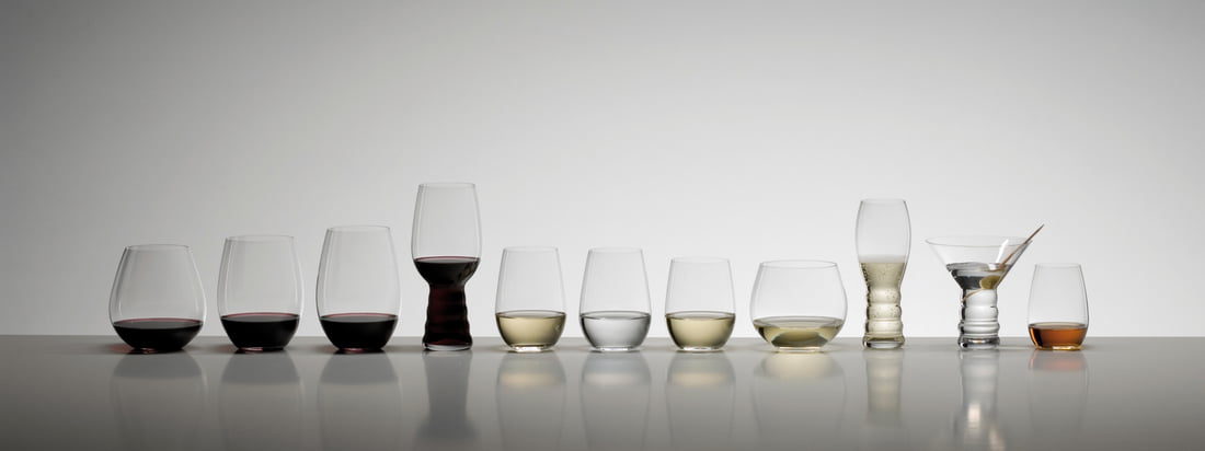 Les verres à fond plat ont une esthétique très particulière. L'accent est en effet mis sur le corps, qui est placé dans des formes élégantes et constitue ainsi un point de mire garanti sur chaque table.