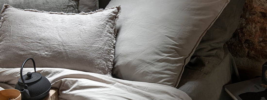 La chambre à coucher est un lieu de détente et de repos. Il est particulièrement important d'y créer une atmosphère de bien-être en choisissant les bons matériaux, les bons tissus et les bonnes couleurs.