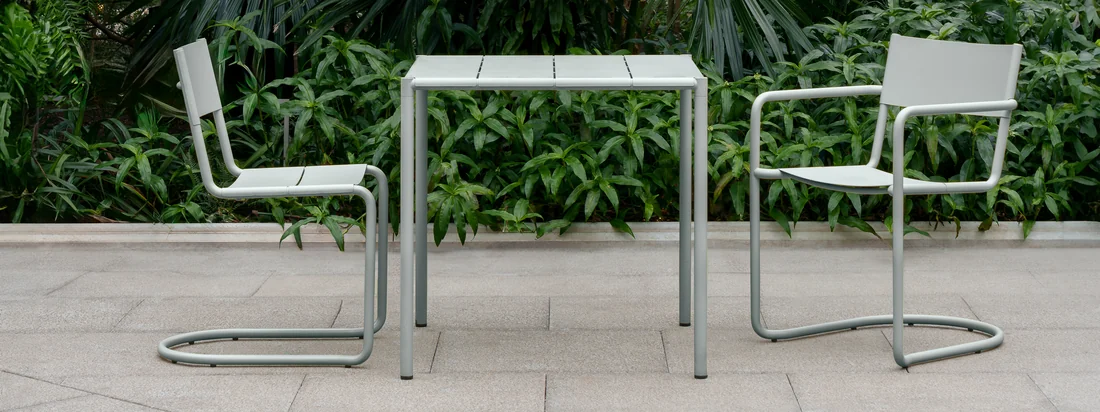 La collection Sine de NINE est une série de meubles qui met en valeur chaque espace extérieur. Fabriqués en acier inoxydable de haute qualité, les meubles sont parfaits pour chaque jardin, terrasse et balcon.