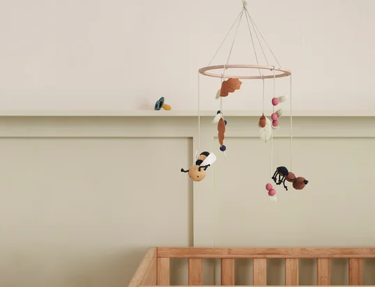 Mobiles pour enfants et adultes. Formes figuratives et renforcées.