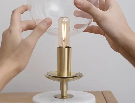 Trouvez des sources lumineuses adaptées à nos luminaires design.