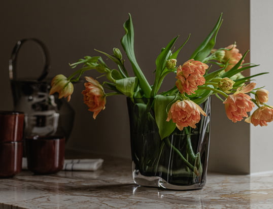 Vous trouverez ici des vases qui conviennent à toutes les situations de vie. Qu'il s'agisse de décoration de table, d'accessoire de sol ou de décoration sur le buffet.