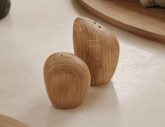 Ferm Living - Salière et poivrière Cairn, chêne