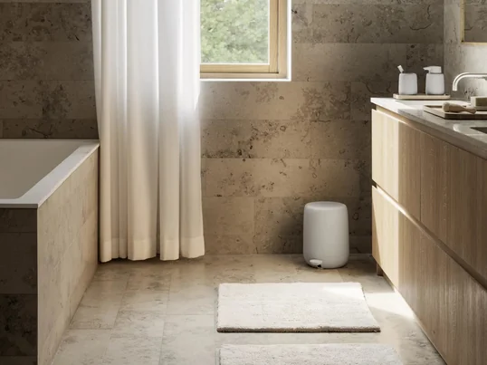 Le plateau de service Oku de Blomus offre une possibilité unique de faire du service des plats un véritable point fort. Grâce à ses multiples possibilités d'utilisation, il n'est pas seulement parfait pour présenter les plats de manière attrayante.