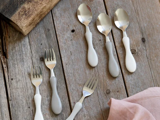 Couverts individuels pour enfants - un joli cadeau pour les petits qui apprennent à manger avec un couteau et une fourchette.