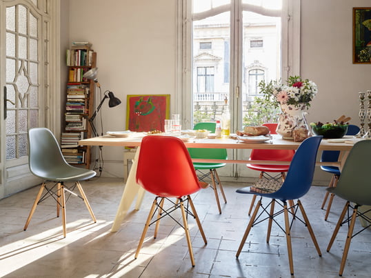 Vitra - Collection Eames Plastic Chairs - Teaser