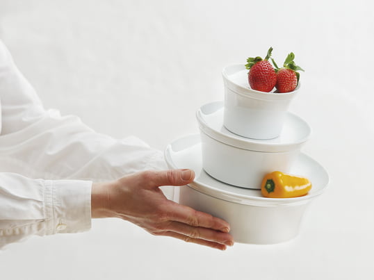 Grâce à sa base en silicone le plat à gratin ne glisse pas et la porcelaine ne fait aucun bruit lorsque vous débarrassez la table.