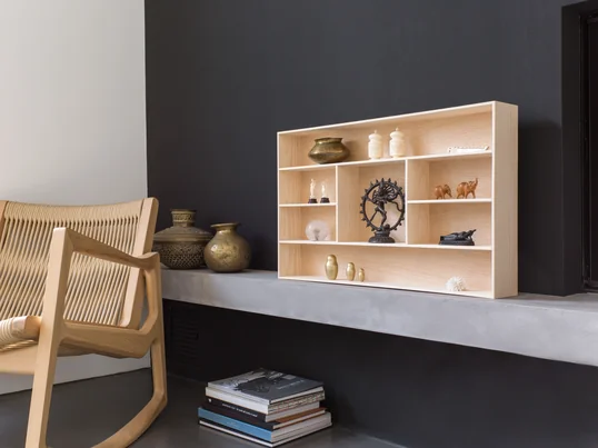 La boîte aux trésors de Schönbuch en vue d'ambiance : la boîte de rangement révèle ses secrets les plus intimes de manière décorative et met habilement en scène des bijoux et des objets.