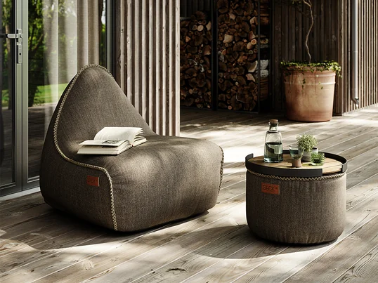 Les poufs et les coussins de siège s'adaptent parfaitement à votre corps, quelle que soit la position dans laquelle vous vous trouvez. Le mobilier soulage et soutient votre dos et votre colonne vertébrale.