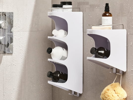 Le design compact et assez fin de l'étagère offre l'option parfaite pour stocker le savon, les bouteilles de shampoing et autres. Le crochet de suspension pratique peut être utilisé de manière optimale pour les éponges et les rasoirs.