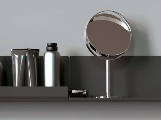 Le miroir cosmétique Nova2 avec grossissement 5x 1943 de Frost - un chef-d'œuvre du design scandinave. Ce miroir a été conçu par le célèbre designer Bønnelycke mdd et confère élégance et fonctionnalité à la salle de bain, à la chambre à coucher ou au dressing.