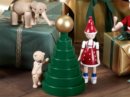 Les figurines de Noël Ole et Lise de Kay Bojesen apportent une joie festive et un design danois dans la maison. Ces figurines conçues avec amour s'inspirent de la tradition classique de Noël et incarnent l'esthétique ludique et intemporelle qui a fait la réputation de Kay Bojesen.