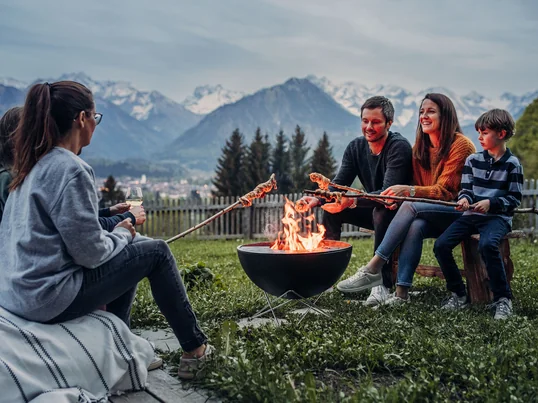 La vasque est dotée d'un bac à feu amovible. Celle-ci protège le fond de la vasque de la chaleur, permet une oxygénation idéale du feu et facilite le nettoyage de la vasque.