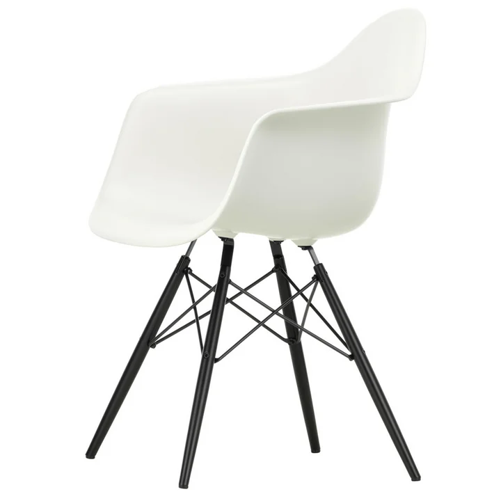 Eames Plastic Armchair DAW (H 43 cm) de Vitra en érable noir / blanc