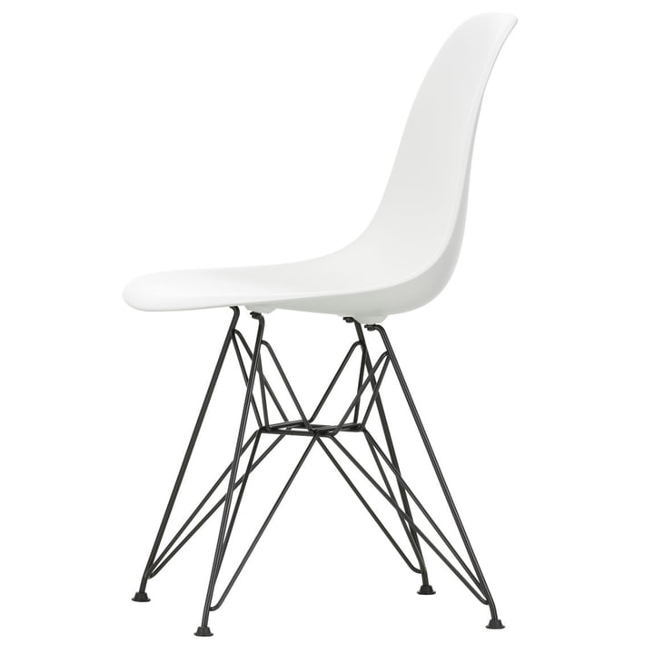 Chaise Eames Plastic Side Chair DSR by Vitra en noir/blanc basique
