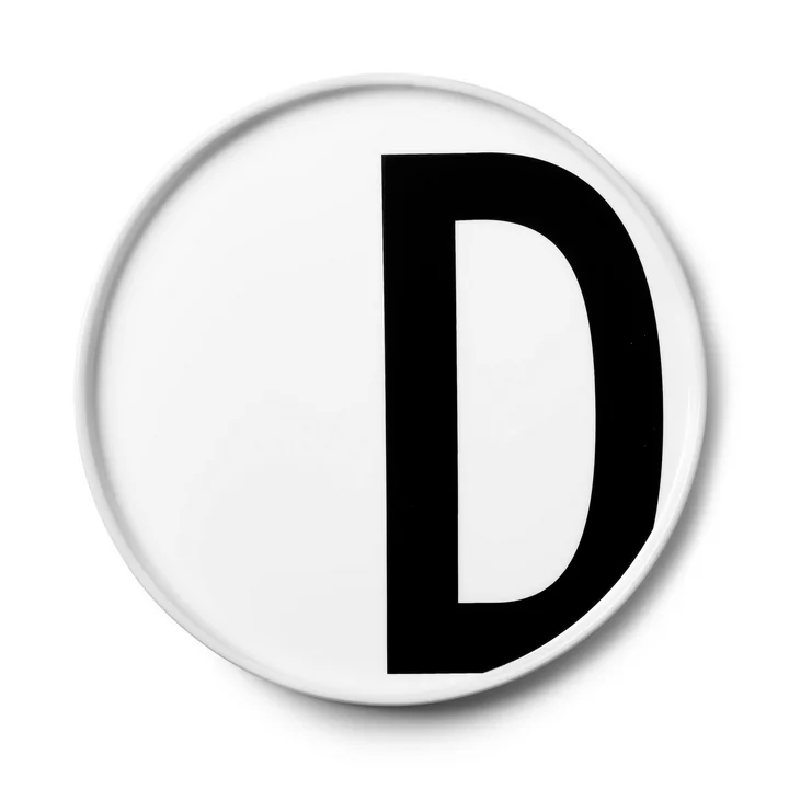 L'assiette en porcelaine D de AJ de Design Letters