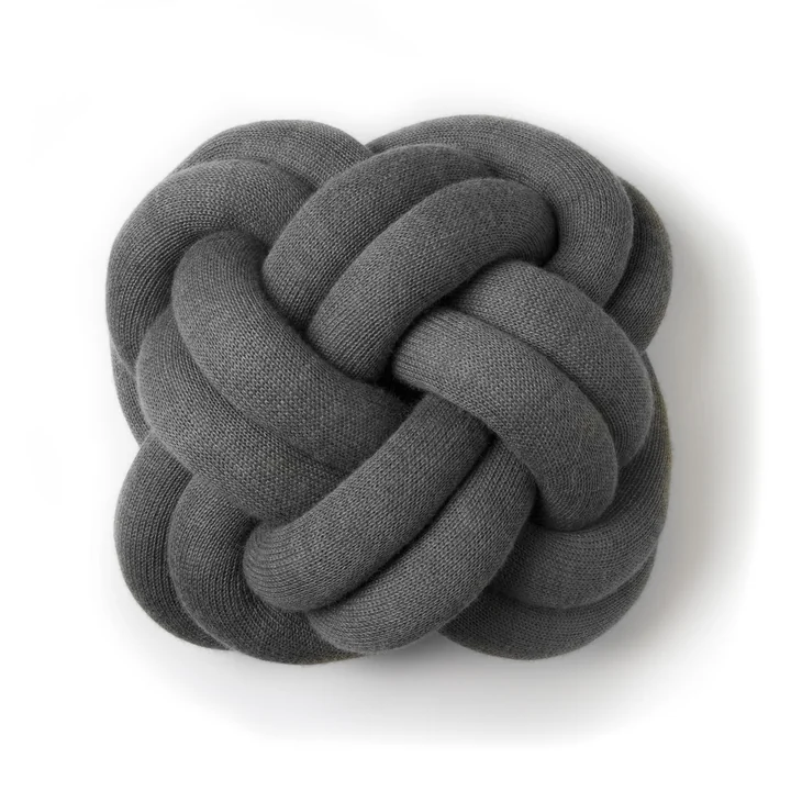 Le Knot coussin en gris de Design House Stockholm