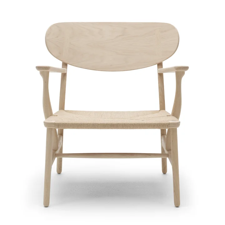 La chaise CH22 de Carl Hansen , chêne savonné