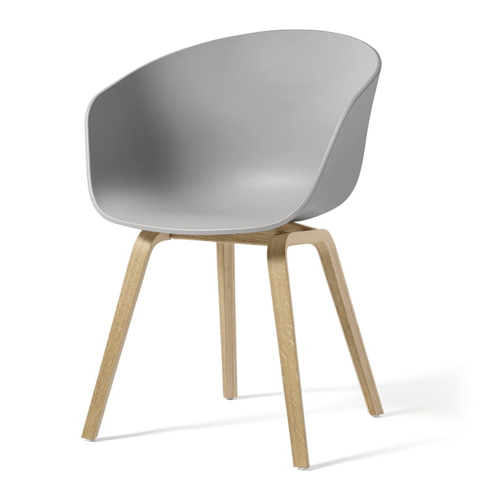 About A Chair AAC 22 de Hay en chêne savonné / concrete grey