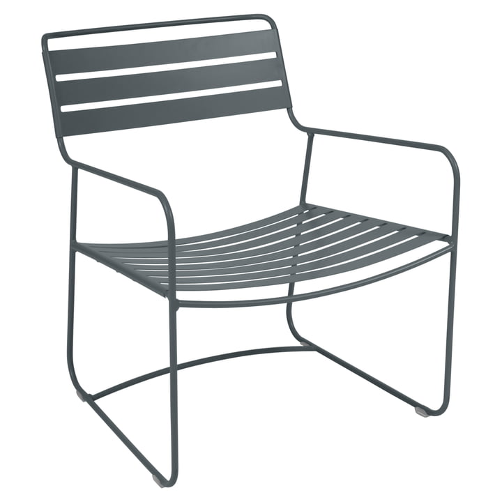 Le fauteuil Surprising Lounge par Fermob en coloris gris orage