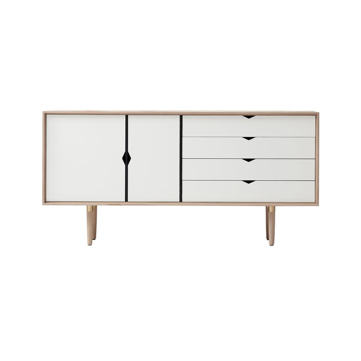 S6 Sideboard de Andersen Furniture en chêne savonné/ façades blanches