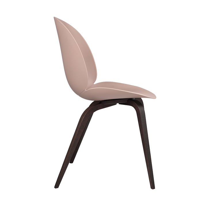 Dining Chair Beetle base en bois par Gubi en teinté noir / sweet pink