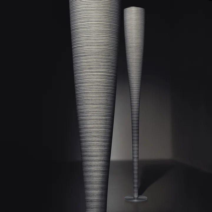 Le lampadaire LED Mite Foscarini