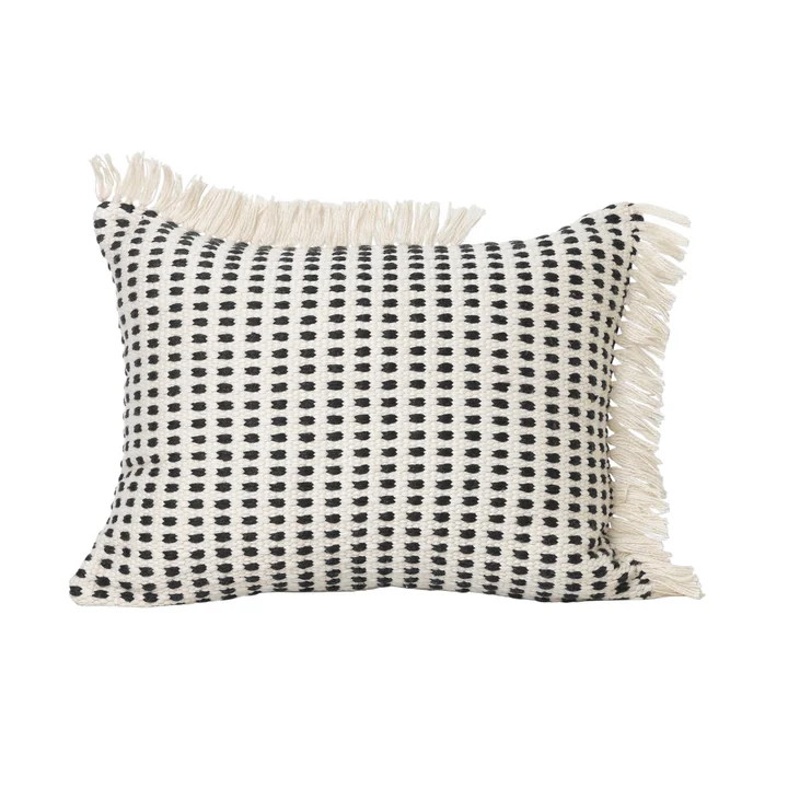 Coussin d'extérieur Way, 70 x 50 cm en blanc cassé / bleu par Ferm Living