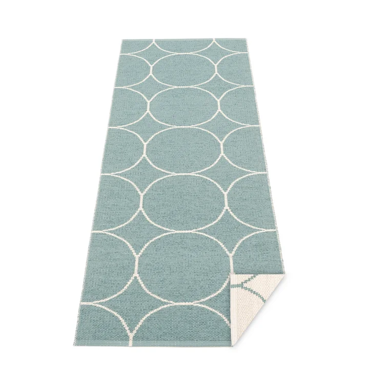 Tapis réversible Boo, 70 x 200 cm dans la brume / vanille par Pappelina 