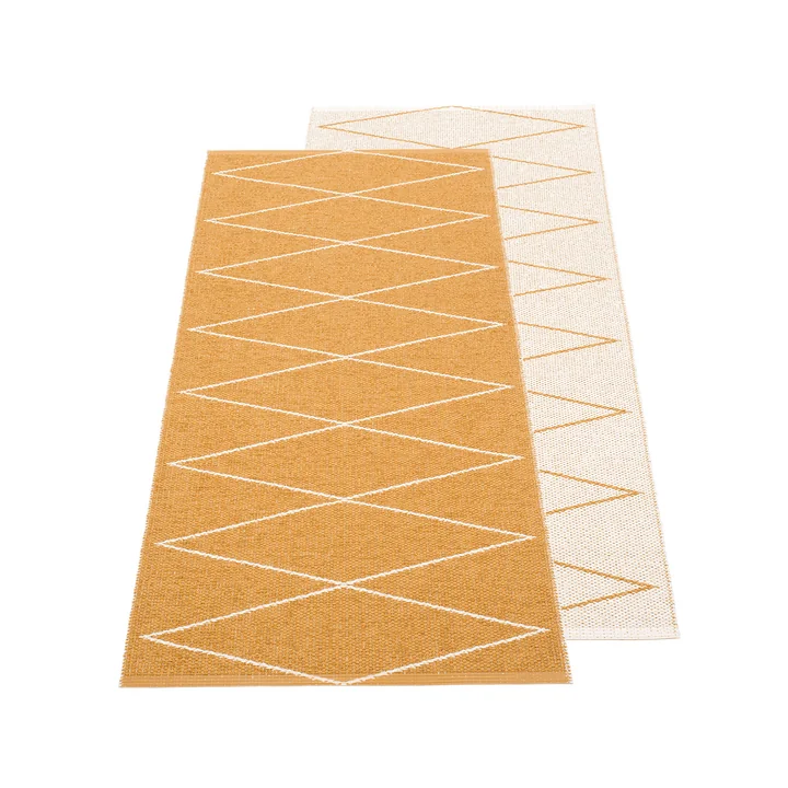 Max tapis réversible, 70 x 160 cm en ocre / vanille par Pappelina 
