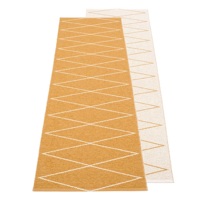 Max tapis réversible, 70 x 240 cm en ocre / vanille par Pappelina