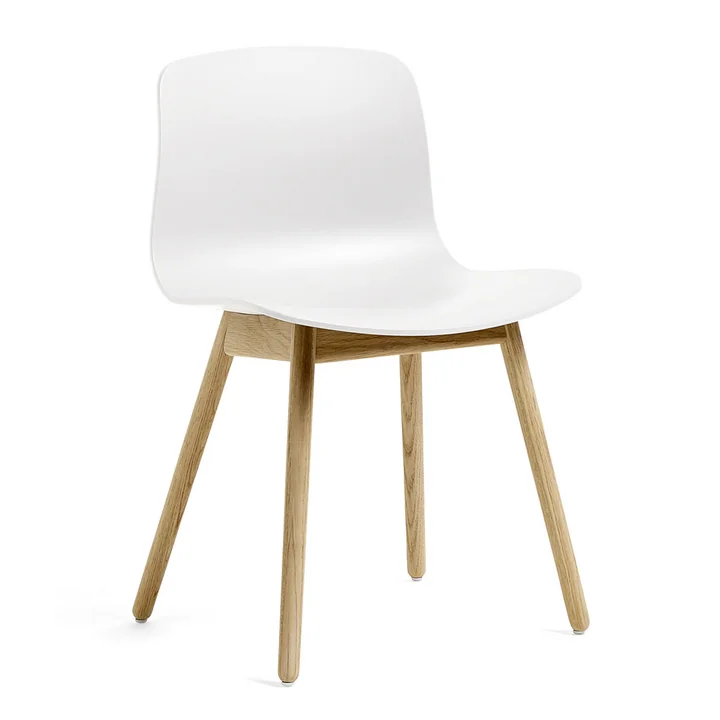 About A Chair AAC 12 de HAY en chêne laqué mat / blanc