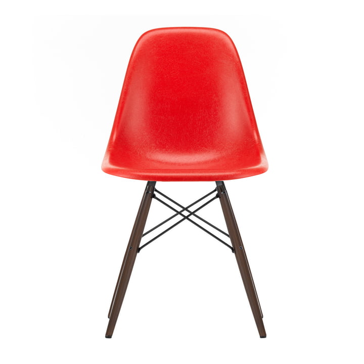 Eames Fiberglass Side Chair DSW by Vitra en érable noir / Eames classic rouge