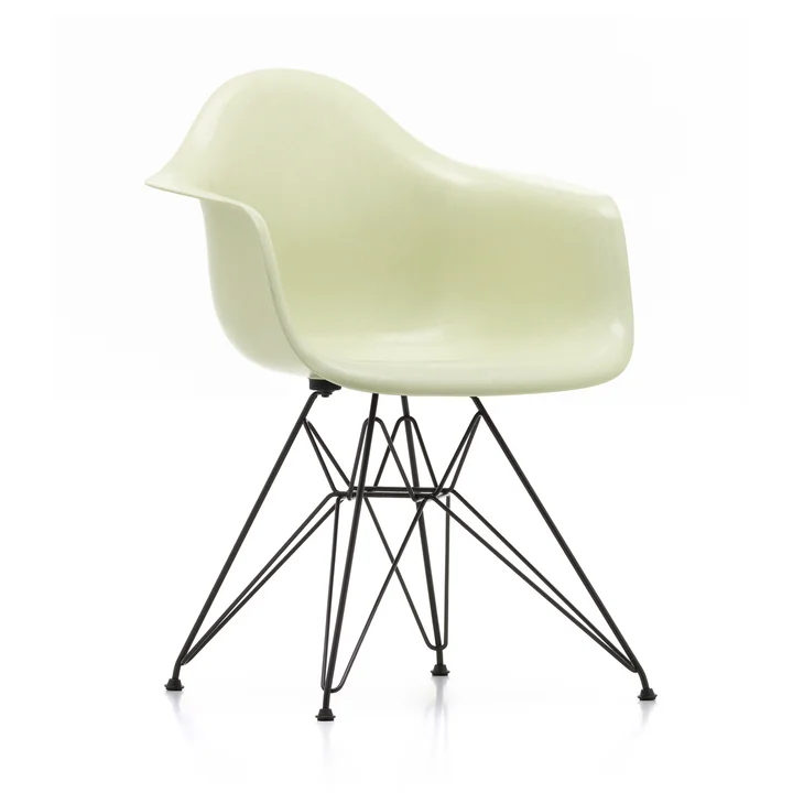 Fauteuil Eames en fibre de verre DAR de Vitra dans le noir basique / parchemin Eames