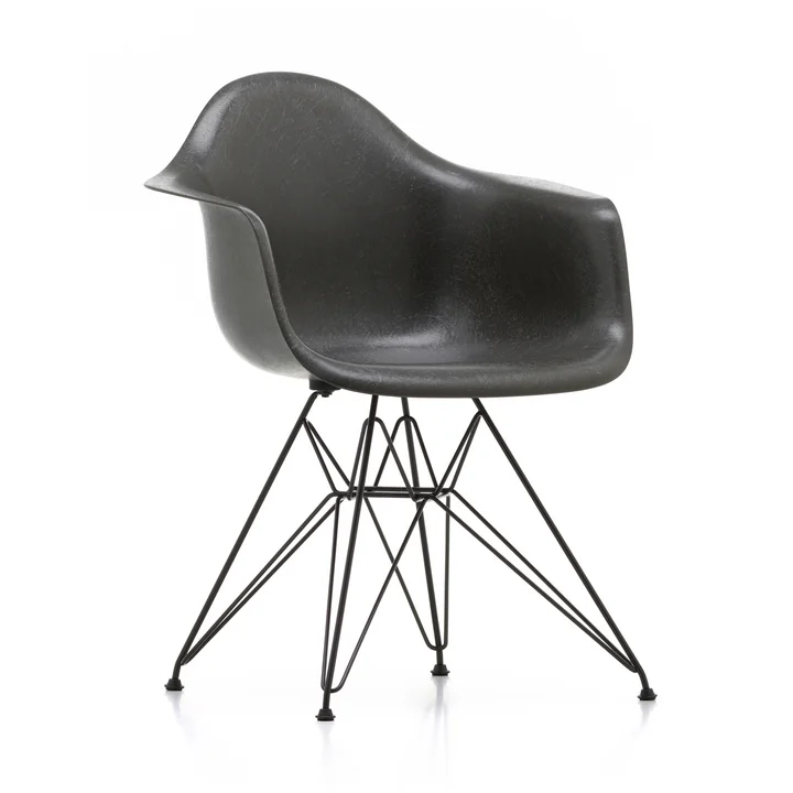 Fauteuil Eames en fibre de verre DAR from Vitra in basic dark / Eames elephant hide grey