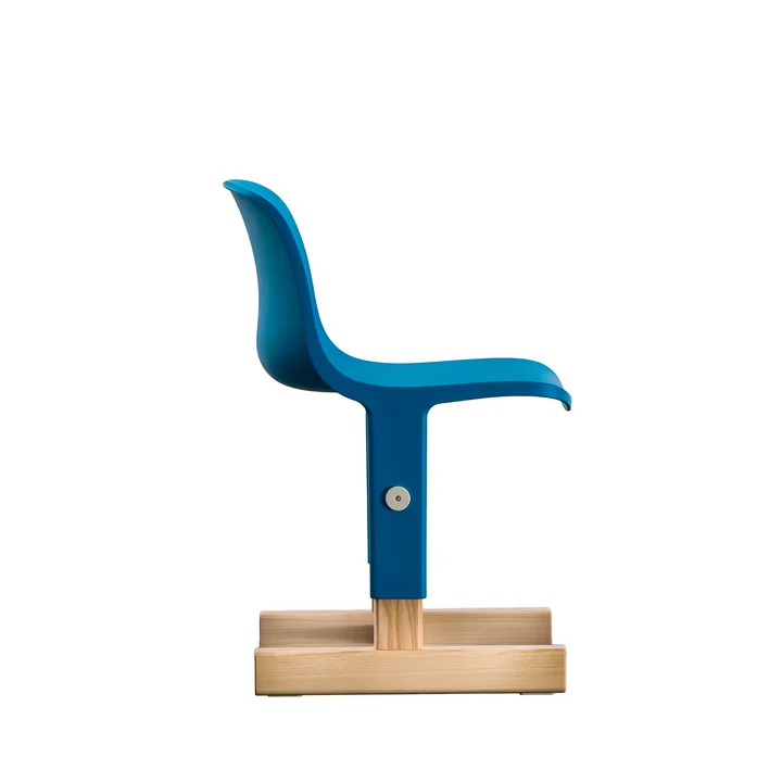 Petite Grande chaise haute par Magis en bleu clair