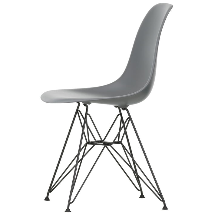 Eames Plastic Side Chair DSR by Vitra en gris foncé / gris granit basique