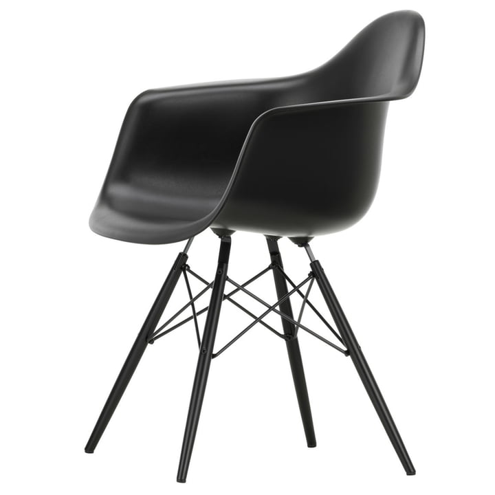 Eames Plastic Armchair DAW de Vitra en érable noir / noir profond