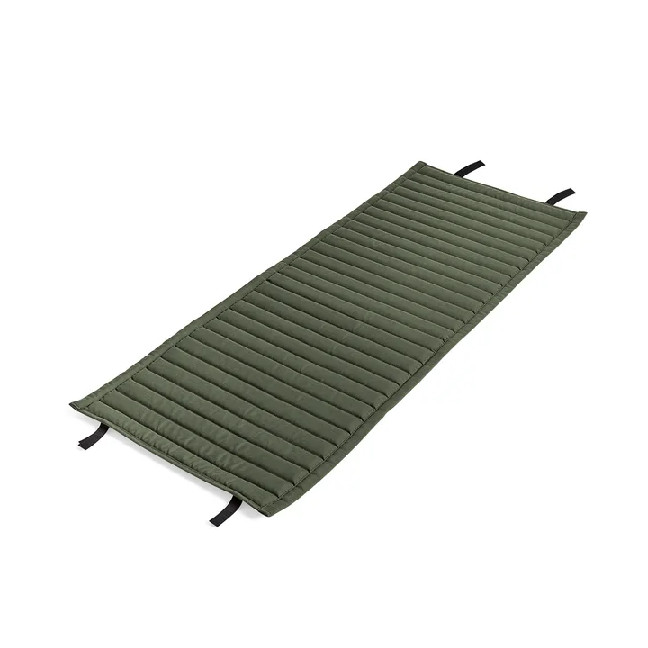 Palissade Quilted Cushion pour Lounge Chair High de HAY en olive